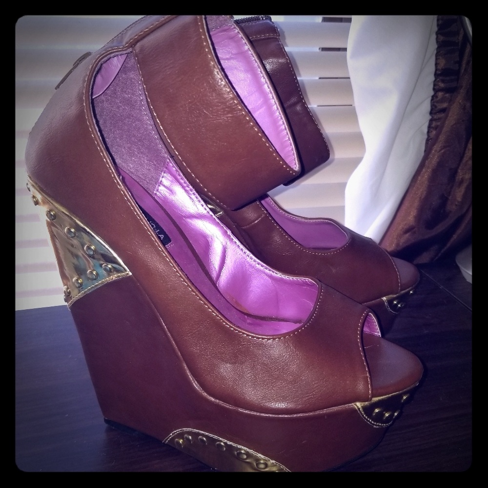 Platform wedge